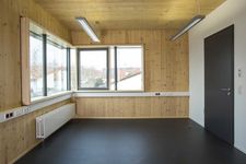 Nouvelle construction d'un immeuble commercial avec des éléments NUR-HOLZ dans le quartier d'Emmendingen