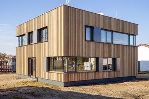 Nouvelle construction d'un immeuble commercial avec des éléments NUR-HOLZ dans le quartier d'Emmendingen