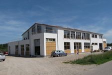 Construction of an industrial hall with wooden elements